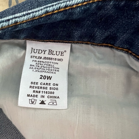 Faded Judy Blue Boyfriend Fit Mid Rise Rigid Magic Frayed Hem Jeans - Picture 4 of 5